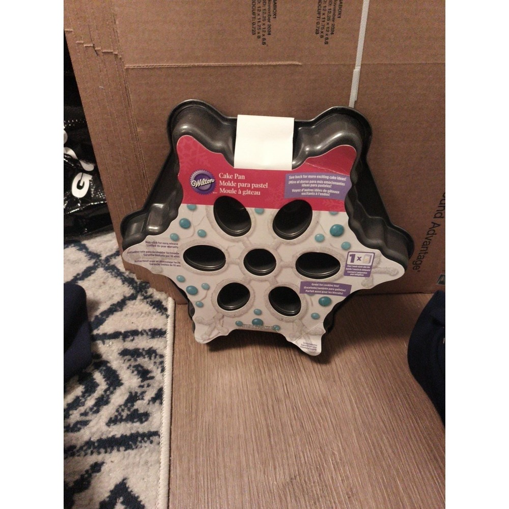 Wilton Snowflake Cavity Cake/Cookie Pan Christmas Non-Stick Heavy Gauge NEW